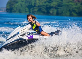 Blake Shelton Goes Up Against Christina Aguilera